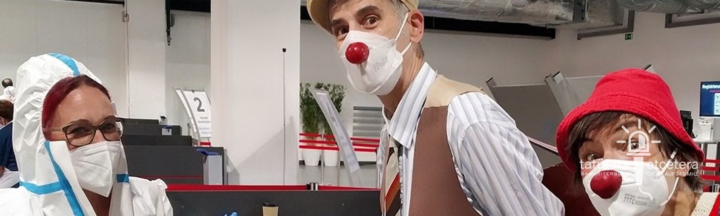 Clown-Doktoren mit roten Nasen